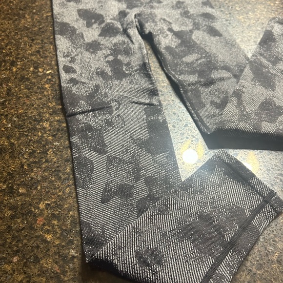 MonoB Women’s Seamless Legging - Picture 2 of 3